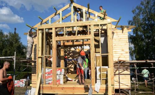 Під Харковом за добу звели храм заради миру в країні (фото)